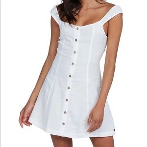 Short white Roxy dress, brand new with tags.